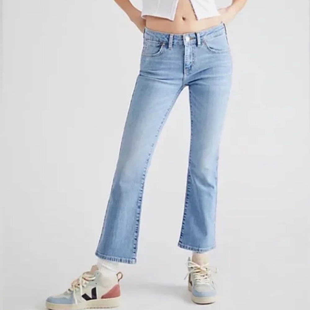 NWOT We The Free Jeans Women's Liv Cropped Flare Light Wash Stretch Denim